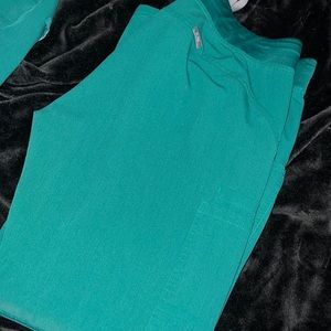 Figs in Hunter Green